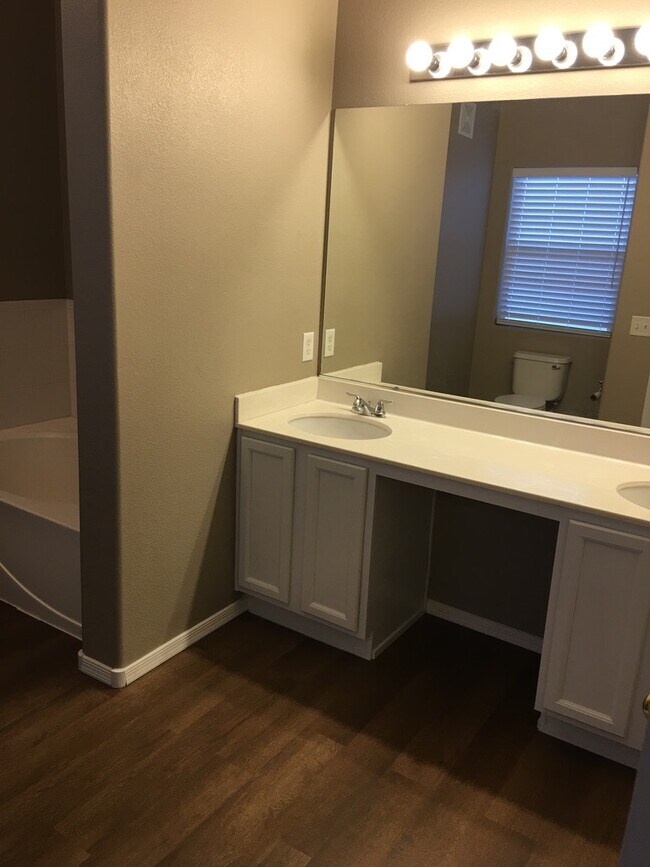 Building Photo - 2001 Quartz Cliff St