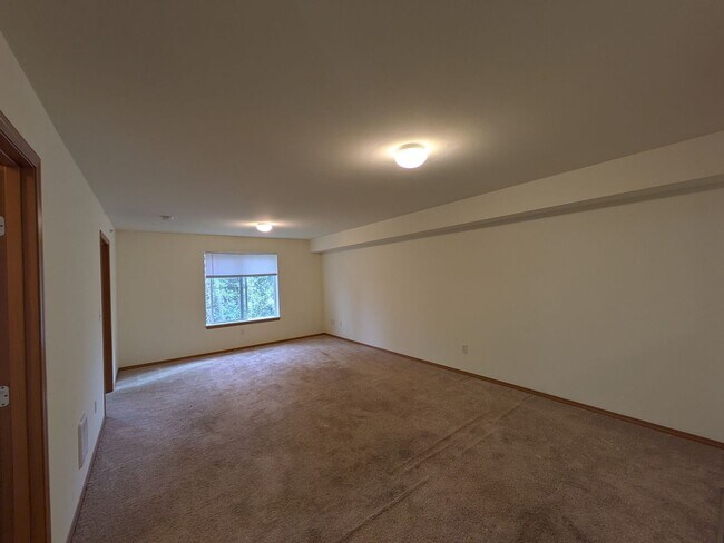 Building Photo - 2 Bed/ 2 Bath Apartment on Northwest Ave!