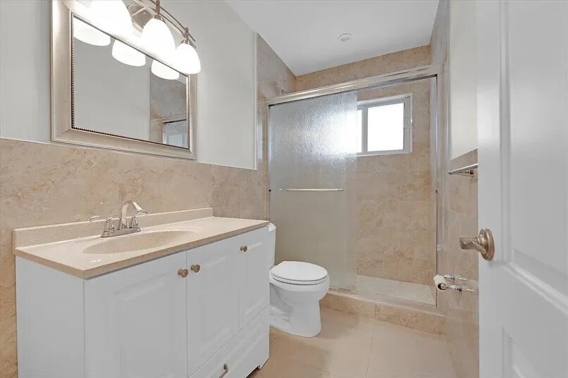 Building Photo - 8 NE 14th Ave