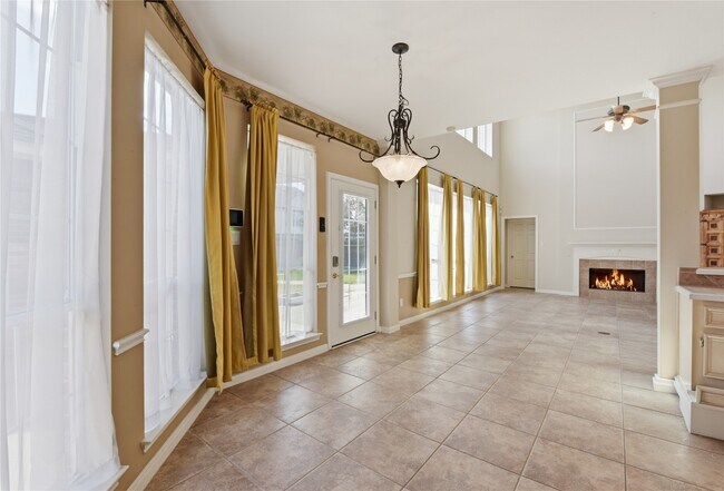 Building Photo - 5910 Willowfield Ct