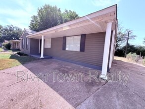 Building Photo - 4207 Kenosha Rd
