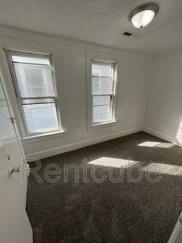 Building Photo - 611 Garfield Ave