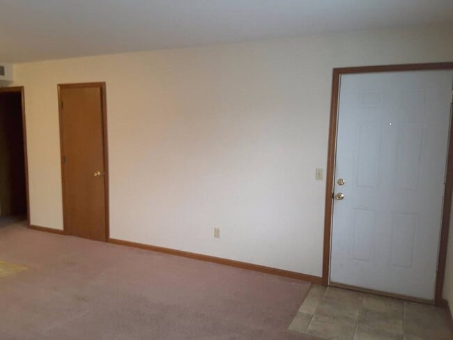 Building Photo - 205 Stonewall Ct