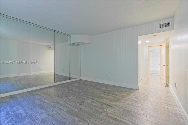 Building Photo - 1655 NE 115th St