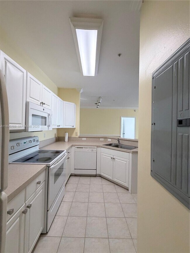 Building Photo - 4602 SW 160th Ave