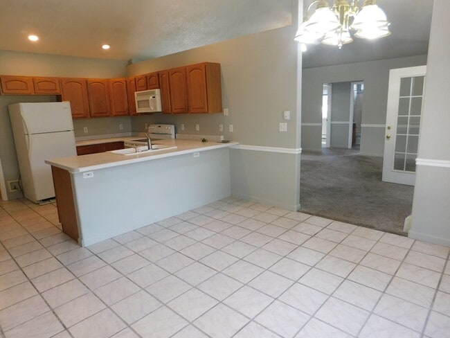 Building Photo - 3 Bed/2 Bath at Fountain Greens