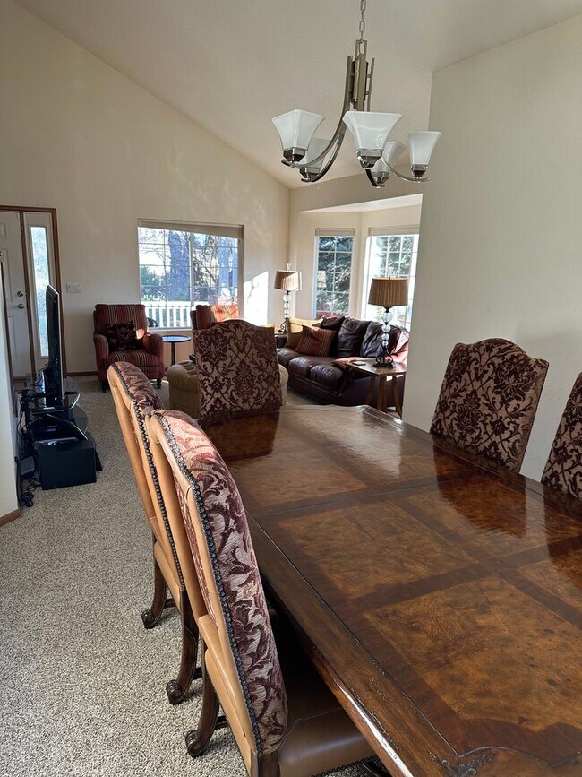 Building Photo - Beautiful 5B home in Erie Available January 2026 !