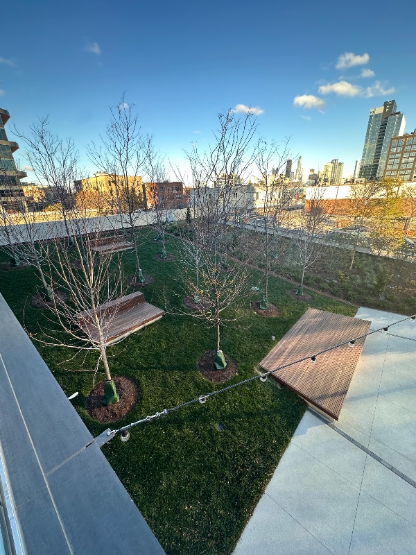 Building Photo - 315 N May St