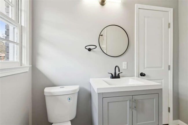 Building Photo - 269 Elks St