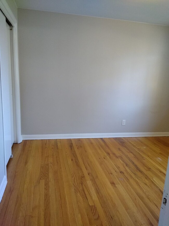 Building Photo - Park Hill 2 Bedroom 1 Bath Central Air! At...