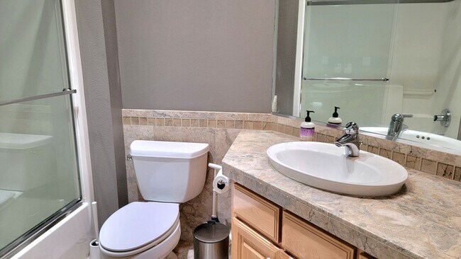 Building Photo - Beautiful Contemporary 3 bed/2ba home in M...