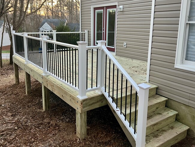 large back deck - 2540 Providence Creek Rd