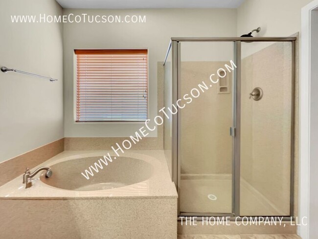 Building Photo - 1096 W Versilia Dr