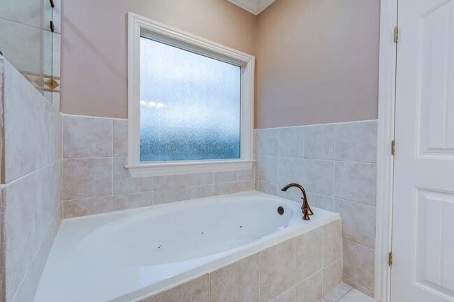 Building Photo - 1420 E 31st St