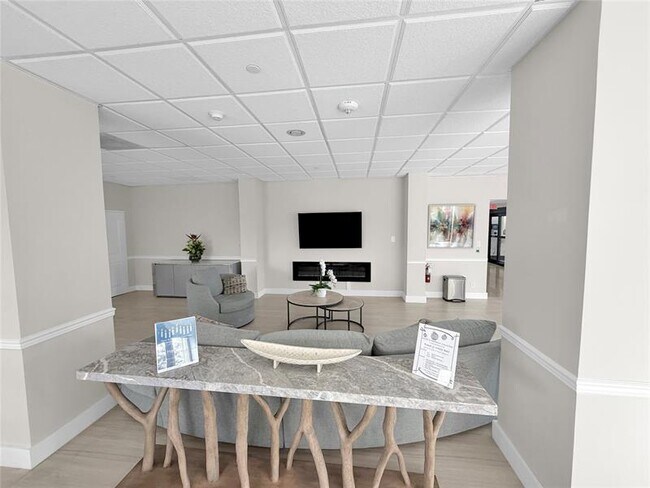 Building Photo - 405 N Ocean Blvd