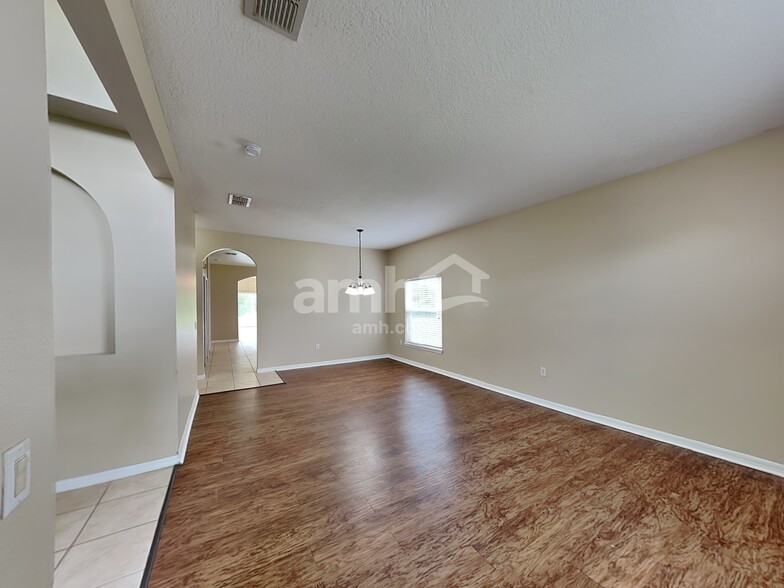 Building Photo - 3112 Dasha Palm Dr