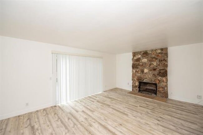 Building Photo - Encinitas 4br  2 car garage granite kitchen Huge Yard Home Remodeled TEXT 858-774-1574 $6290