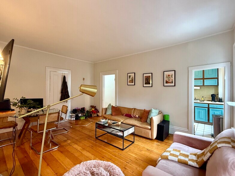 Building Photo - 354 Marlborough St