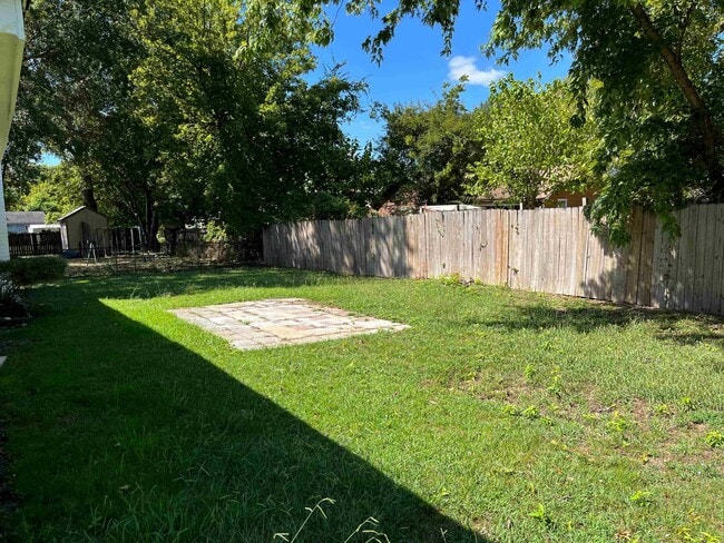 Building Photo - 709 Belmont Dr