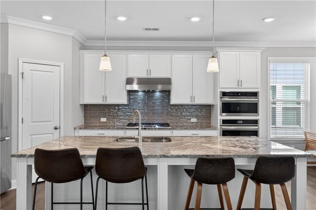 Building Photo - 1020 River Park Dr