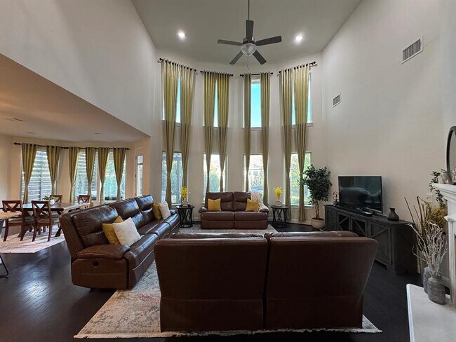 Building Photo - 735 Expedition Way