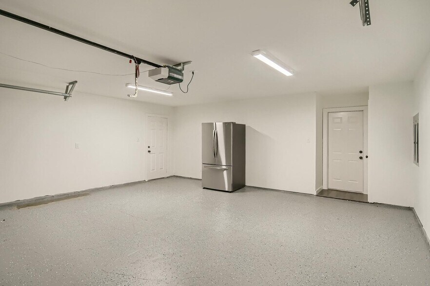 Building Photo - Charming Prestonwood home with peaceful backyard oasis