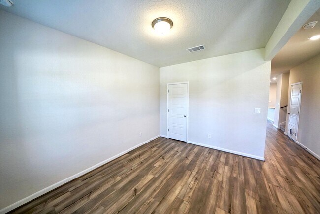 Building Photo - Beautiful Home Now Available in Orchard Pa...