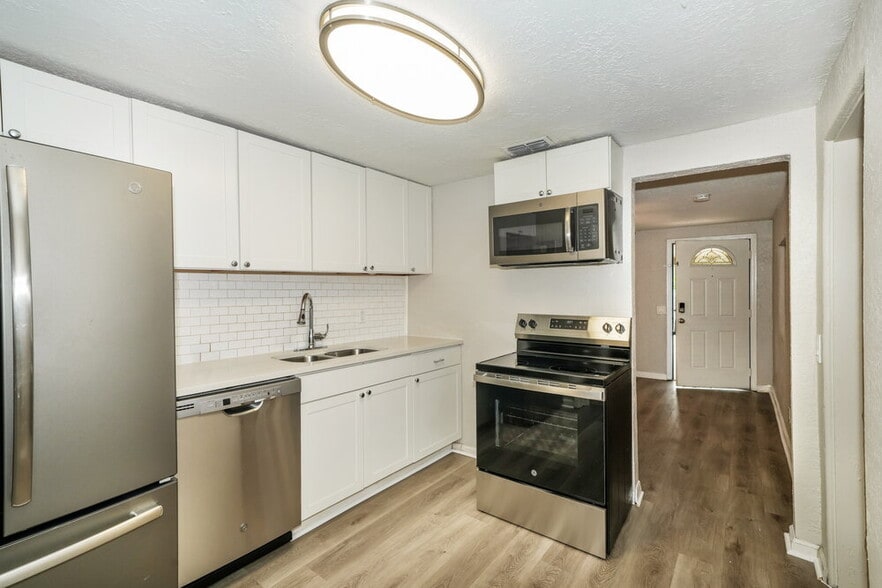 Building Photo - 1809 E Sitka St