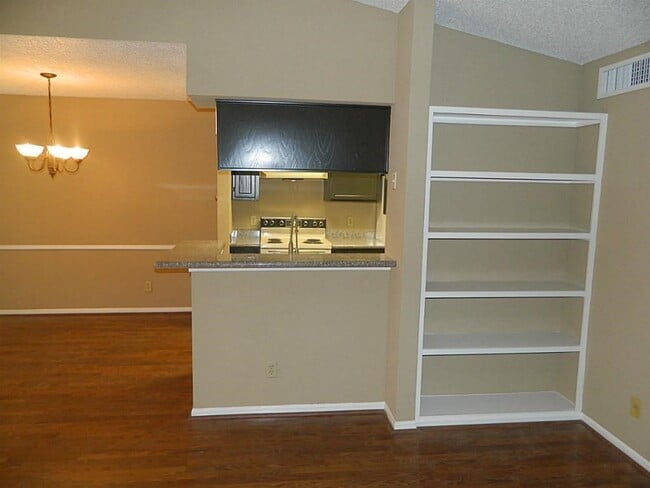 Building Photo - 2120 El Paseo St