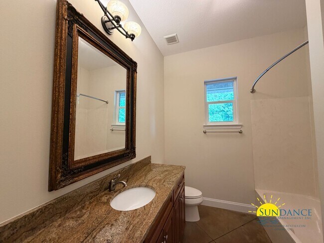 Building Photo - 249 Beachview Dr NE