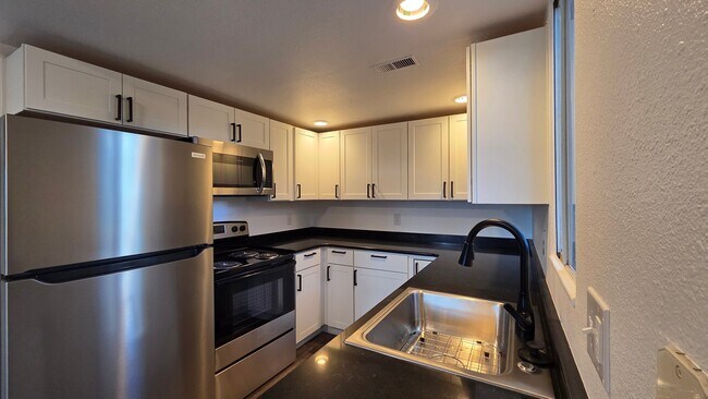 Building Photo - 2205 Friendship Cir
