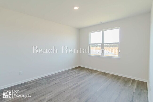 Building Photo - Modern Features, Classic Comfort!