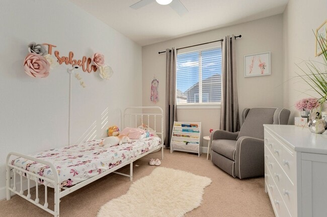 Building Photo - Evolve Real Estate: Evolve Real Estate: Meticulous Executive 4 Bedroom Plus Den Plus Finished Bas...