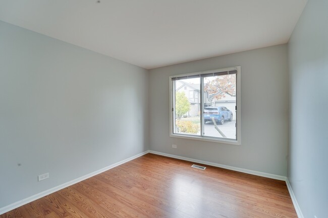 Building Photo - 365 Grissom Ct