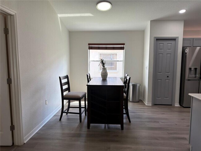 Building Photo - 11340 Southwind Lake Dr