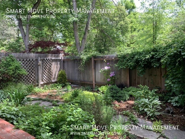 Building Photo - 222 Straughan-