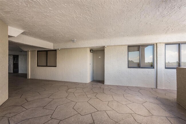 Building Photo - 6035 Sea Ranch Dr