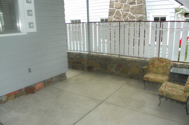 Building Photo - PETS CONSIDERED! Located in Bend's HISTORIC District, Walk to Drake Park! A/C, All Appliances, Ha...