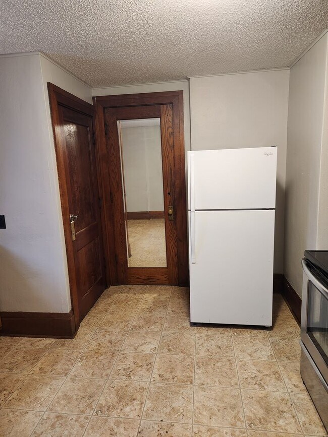 Building Photo - 405 12th St NW