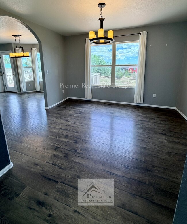 Building Photo - 7927 Buschborn Rd