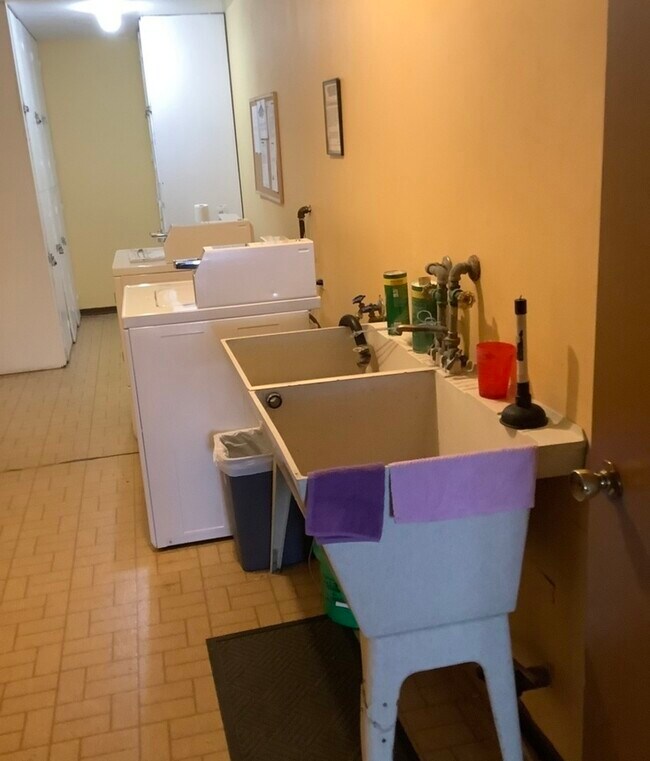 Building Photo - 10408 Menard Ave