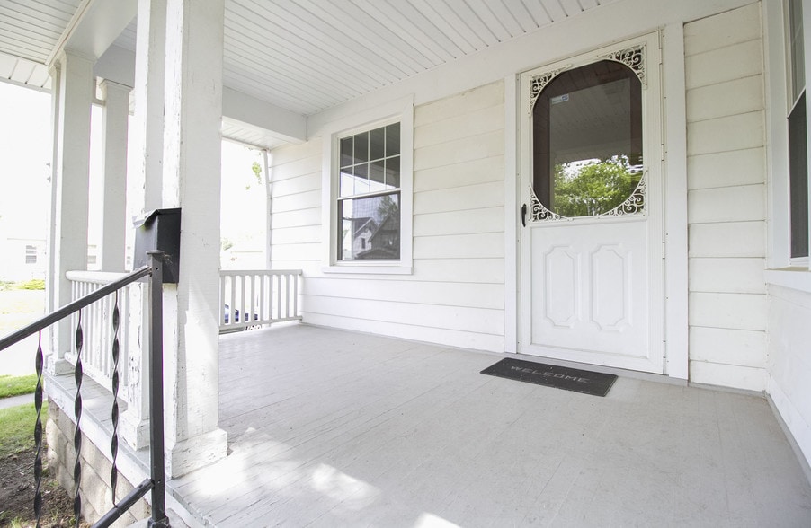 Building Photo - 701 Hampton Ave