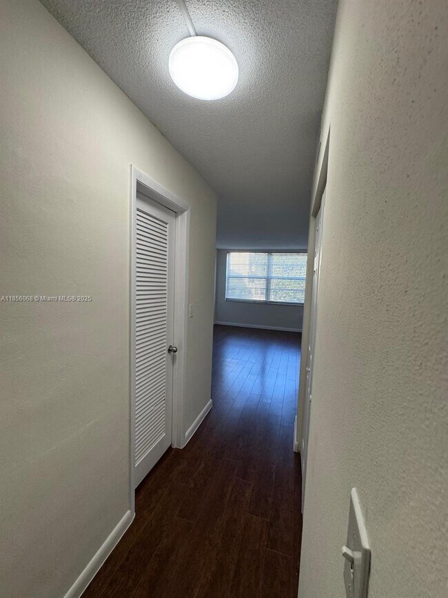 Building Photo - 1 bedroom in North Miami FL 33179