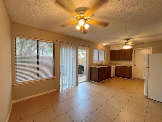 Building Photo - 9502 Quail Village Ln