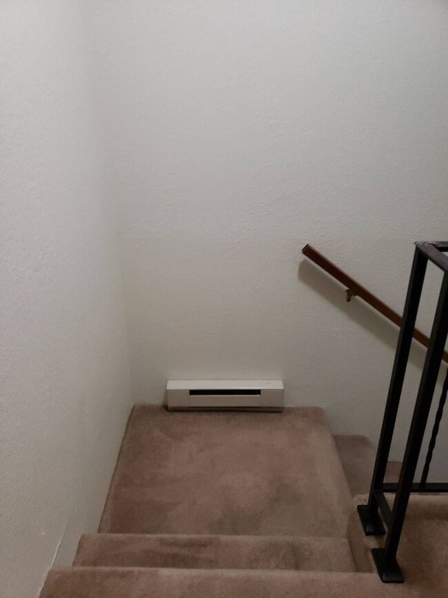 Building Photo - 2005 NE Terre View Dr