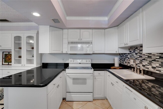 Building Photo - 654 Windrush Bay Dr