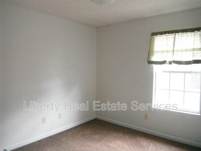 Building Photo - 1100 Pineland Ave