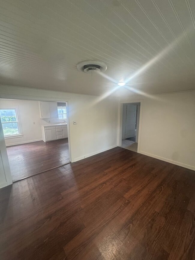 Building Photo - NEWLY RENOVATED - CHARMING 3/2 with STORAGE UNIT and COVERED PARKING