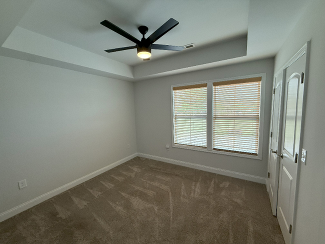 Building Photo - 812 Moen Pl