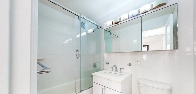 Building Photo - 96 Fifth Avenue